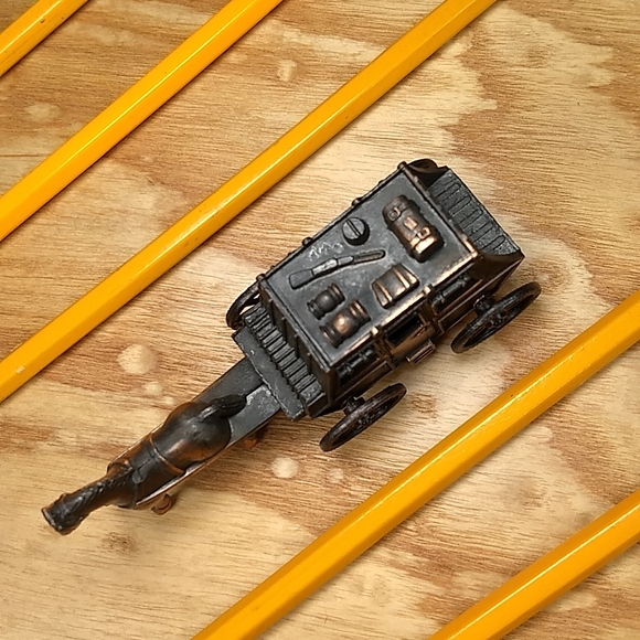 Collectable Metal Die Cast Horse & Stagecoach pencil sharpener - Picture 3 of 13